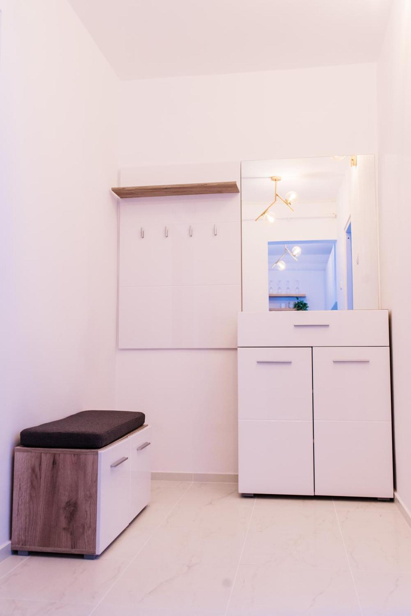 Riverside White Apartment Satu Mare Dış mekan fotoğraf