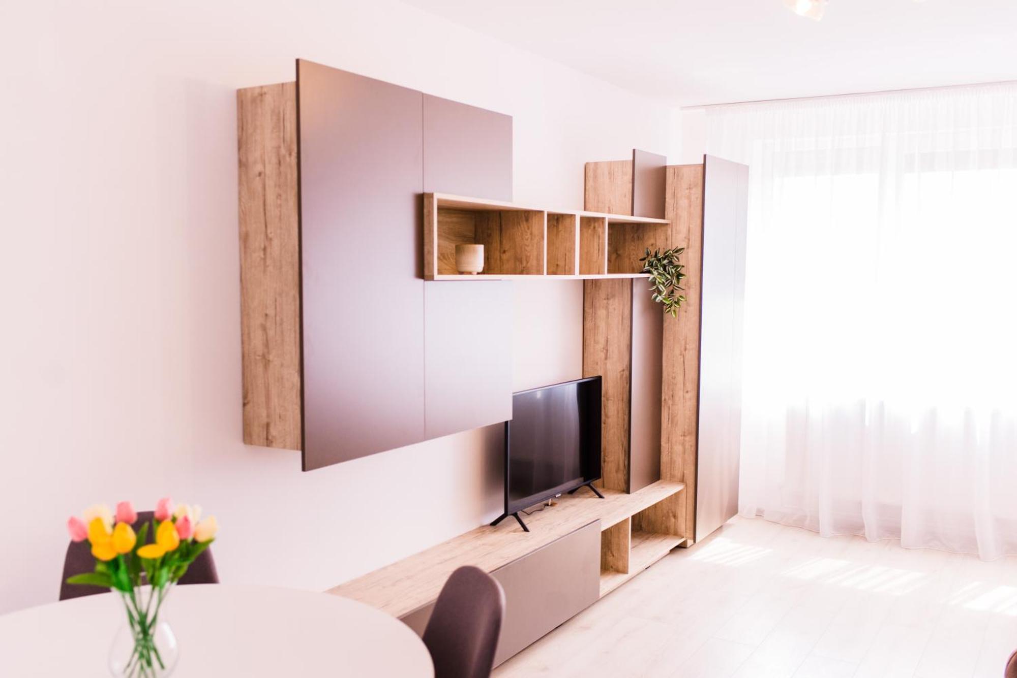Riverside White Apartment Satu Mare Dış mekan fotoğraf